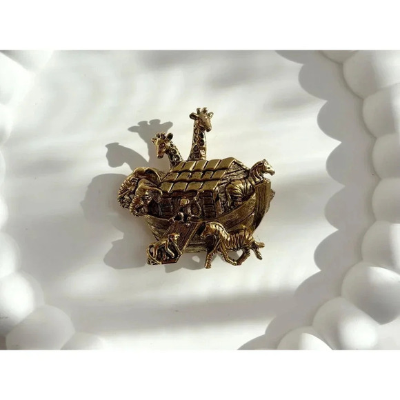 Noah's Ark Vintage Gold T Avon Brooch w/ Giraffes, Elephants, Zebras & Monkeys - Picture 6 of 10